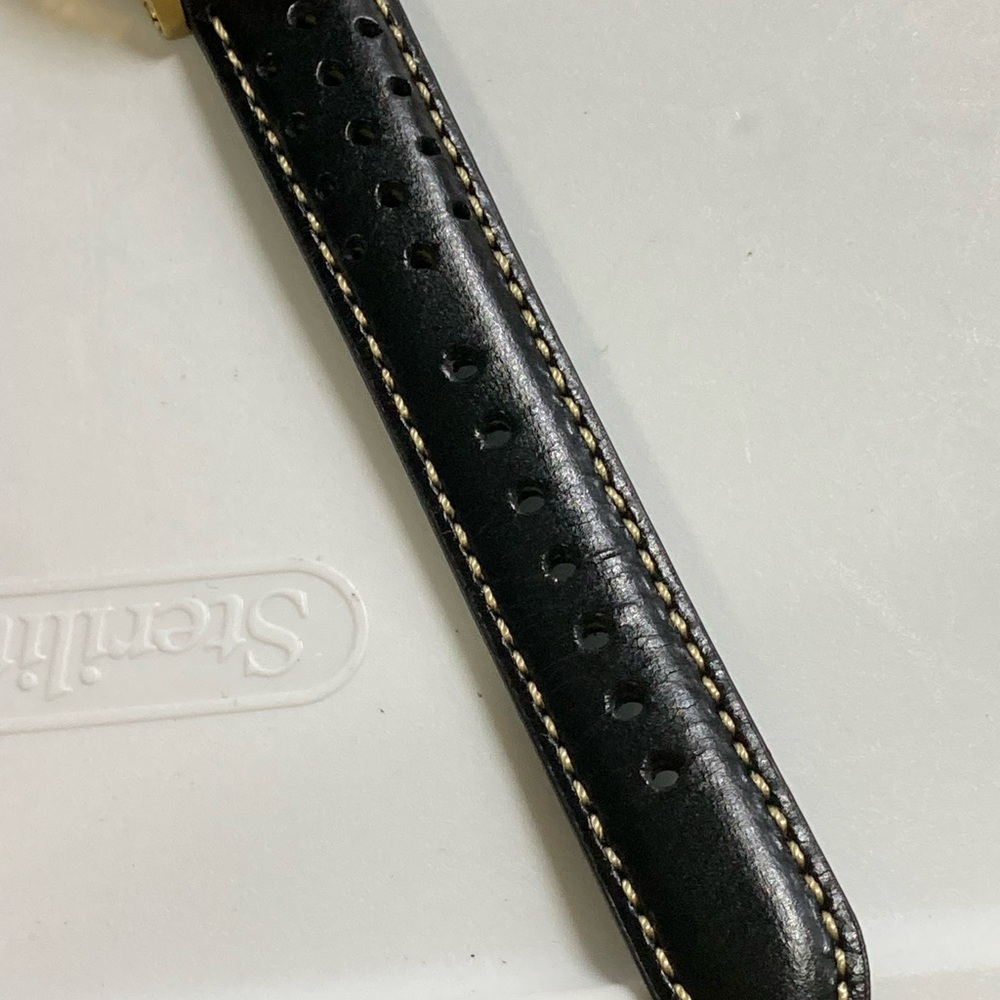 Nixon The 38-20, Refined, gold tones with black dial and strap, new battery - Picture 8 of 11